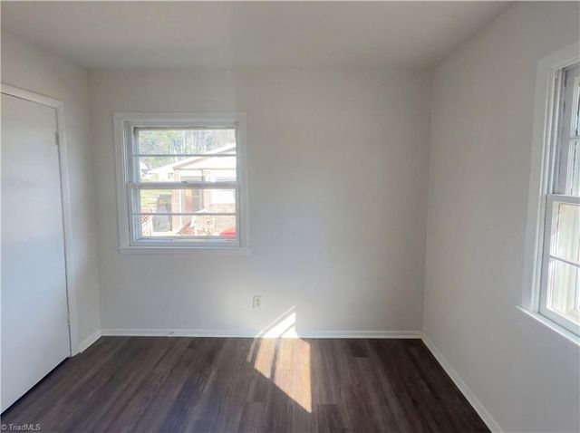 1447 E Sedgefield Drive, Winston-salem, NC 27107