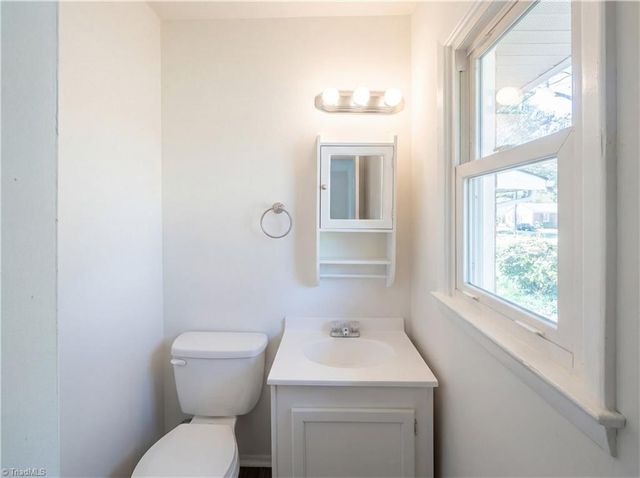 1447 E Sedgefield Drive, Winston-salem, NC 27107