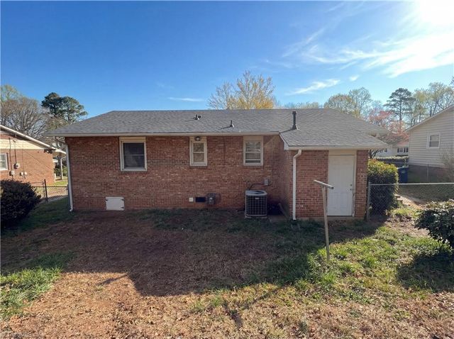 1447 E Sedgefield Drive, Winston-salem, NC 27107