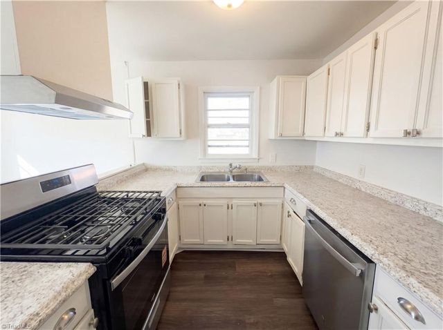 1447 E Sedgefield Drive, Winston-salem, NC 27107