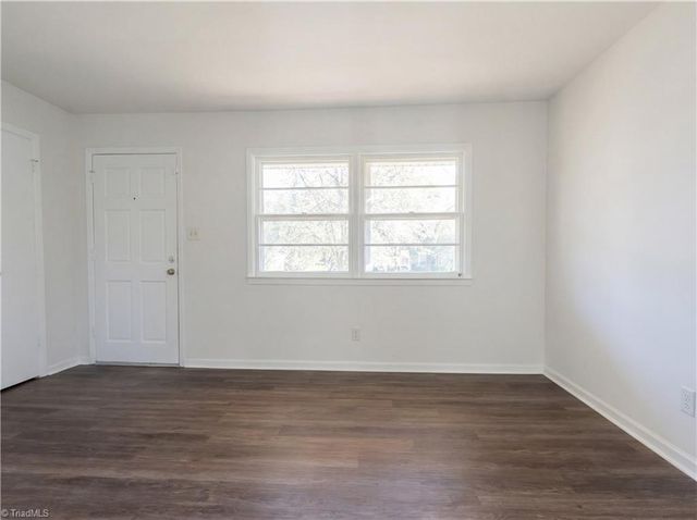 1447 E Sedgefield Drive, Winston-salem, NC 27107