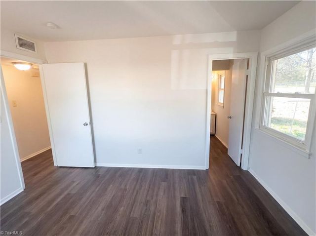 1447 E Sedgefield Drive, Winston-salem, NC 27107