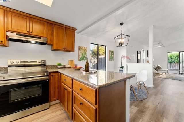 100 Boardwalk Way, Hayward, CA 94544