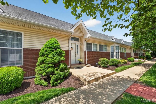 107 Cardinal Villas Drive 1C, St Peters, MO 63376