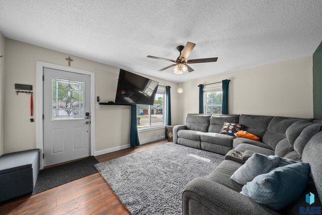 305 S Elm St Street, Lennox, SD 57039