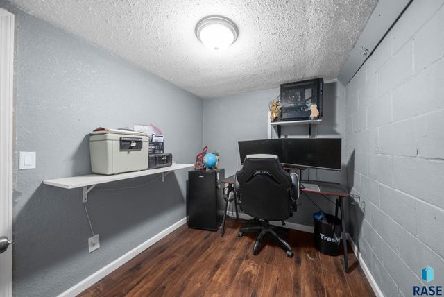 305 S Elm St Street, Lennox, SD 57039