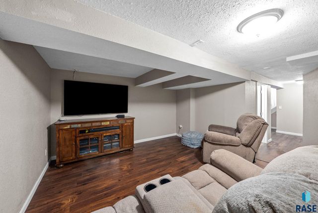 305 S Elm St Street, Lennox, SD 57039