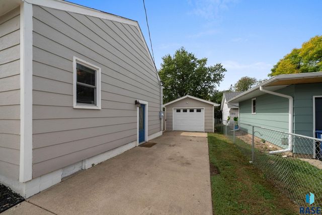 305 S Elm St Street, Lennox, SD 57039