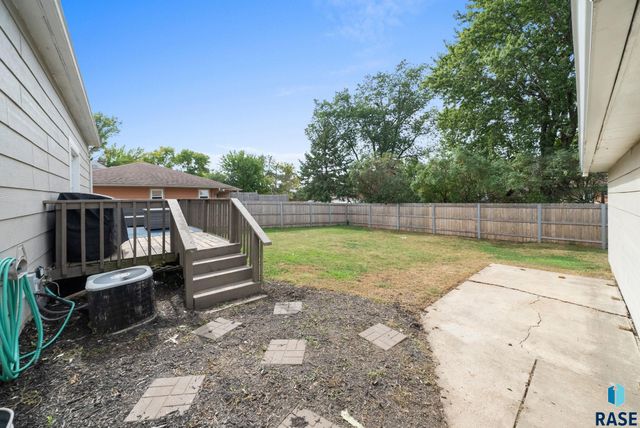 305 S Elm St Street, Lennox, SD 57039