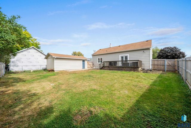 305 S Elm St Street, Lennox, SD 57039
