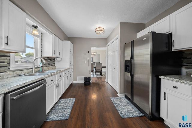 305 S Elm St Street, Lennox, SD 57039