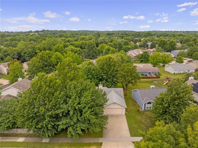 2305 Brett Drive, Lawrence, KS 66049