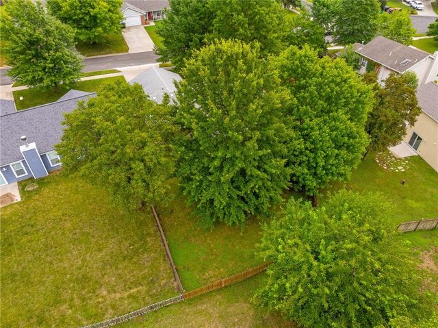 2305 Brett Drive, Lawrence, KS 66049