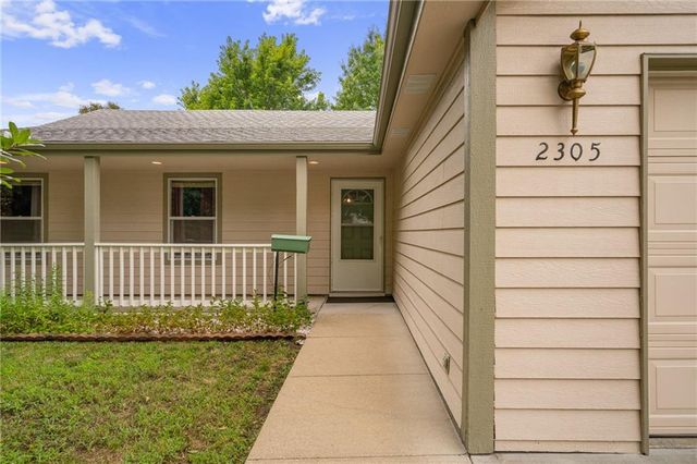 2305 Brett Drive, Lawrence, KS 66049