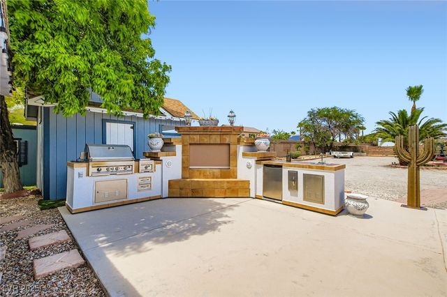 8640 Horse Drive, Las Vegas, NV 89143