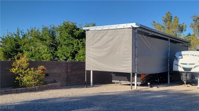 8640 Horse Drive, Las Vegas, NV 89143