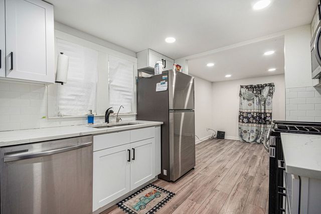 527 S Calumet Avenue, Aurora, IL 60506