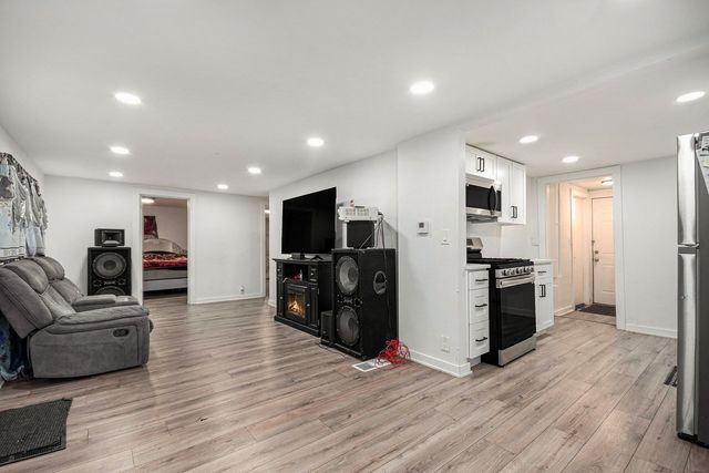 527 S Calumet Avenue, Aurora, IL 60506