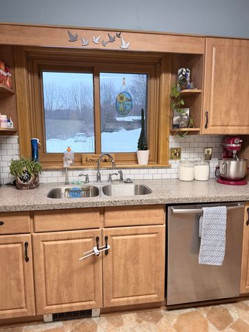 10027 E Grandview Court, Traverse City, MI 49684