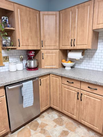 10027 E Grandview Court, Traverse City, MI 49684