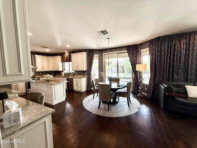 2878 S COTTONWOOD Drive, Gilbert, AZ 85295