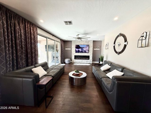 2878 S COTTONWOOD Drive, Gilbert, AZ 85295