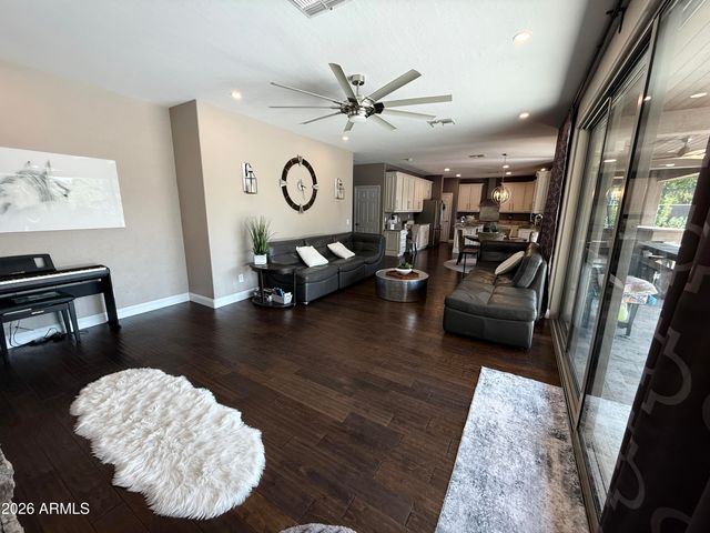 2878 S COTTONWOOD Drive, Gilbert, AZ 85295