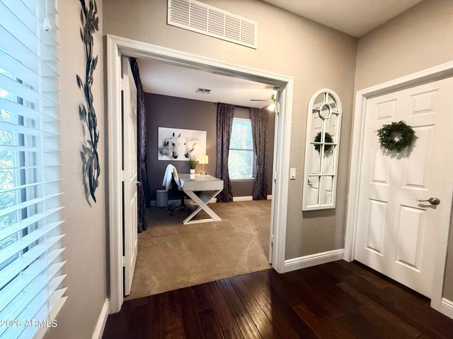 2878 S COTTONWOOD Drive, Gilbert, AZ 85295
