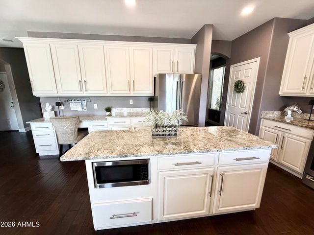 2878 S COTTONWOOD Drive, Gilbert, AZ 85295