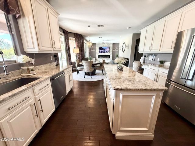 2878 S COTTONWOOD Drive, Gilbert, AZ 85295