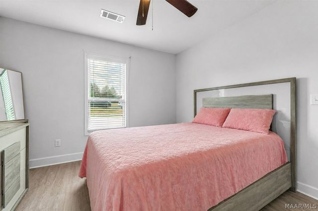322 Sunnybrook Drive, Deatsville, AL 36022
