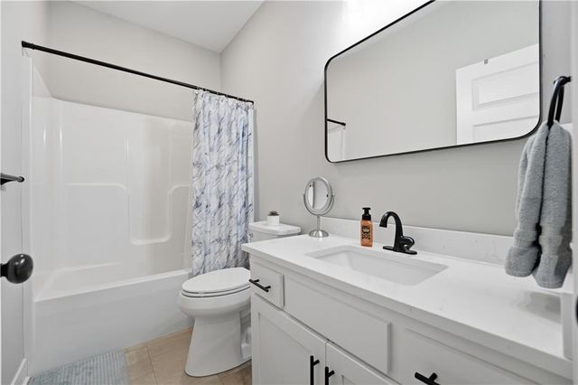 1811 Winchester Drive, Pleasant Hill, MO 64080