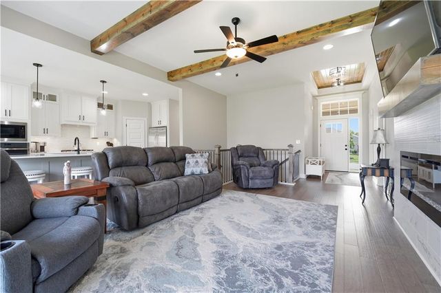 1811 Winchester Drive, Pleasant Hill, MO 64080