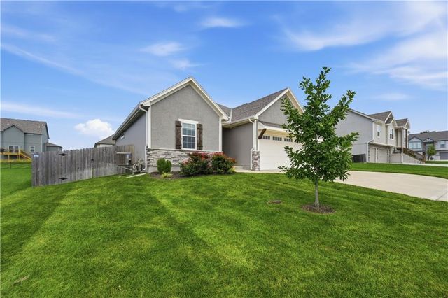 1811 Winchester Drive, Pleasant Hill, MO 64080