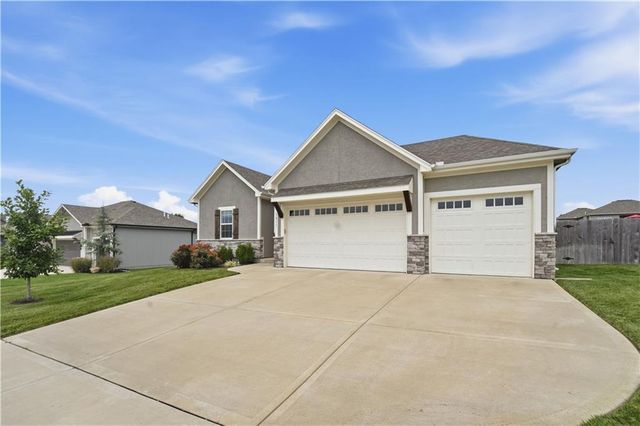 1811 Winchester Drive, Pleasant Hill, MO 64080