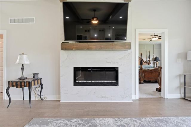 1811 Winchester Drive, Pleasant Hill, MO 64080
