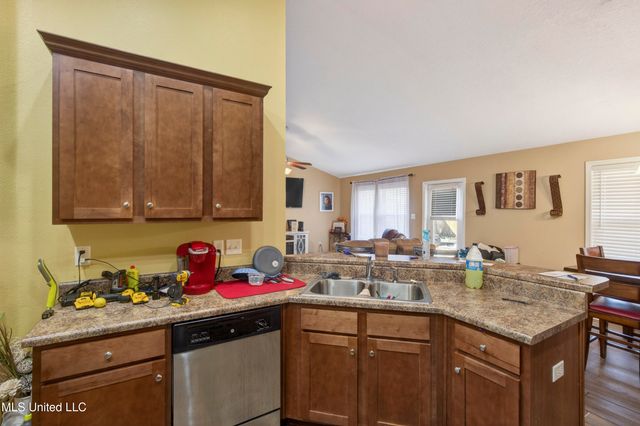 117 Brackish Place, Ocean Springs, MS 39564