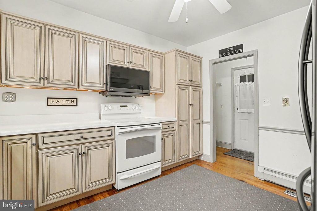 Image 14 of property listing at 9737 HIGH ROCK RD, Airville, PA 17302