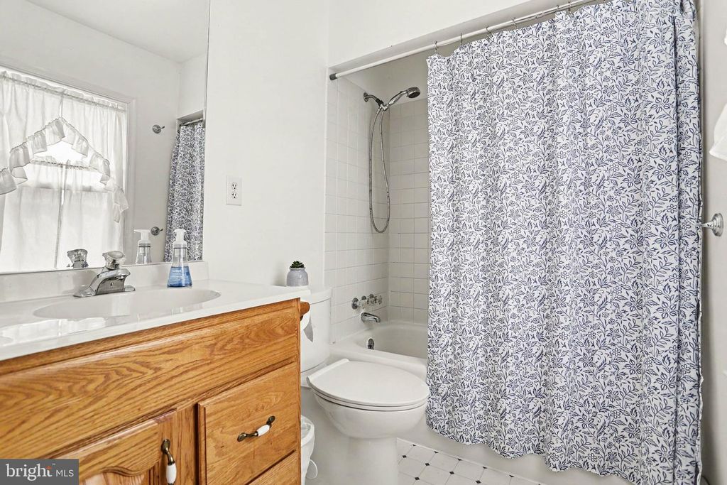 Image 19 of property listing at 9737 HIGH ROCK RD, Airville, PA 17302