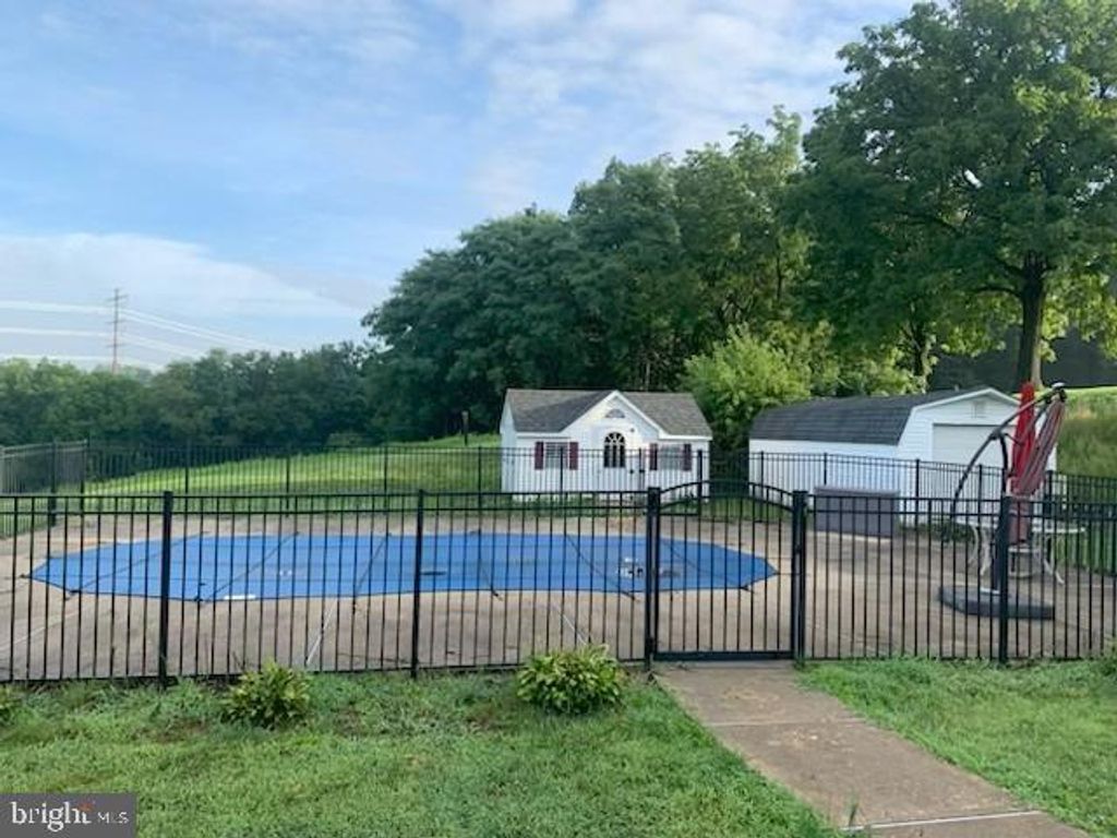 Image 4 of property listing at 9737 HIGH ROCK RD, Airville, PA 17302