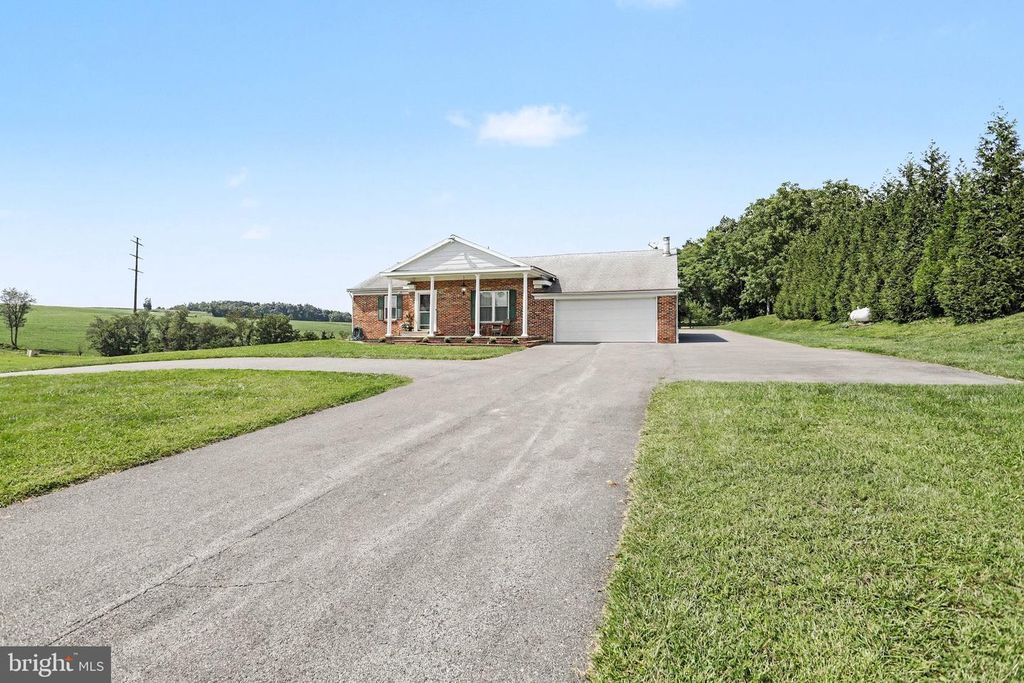 Image 3 of property listing at 9737 HIGH ROCK RD, Airville, PA 17302