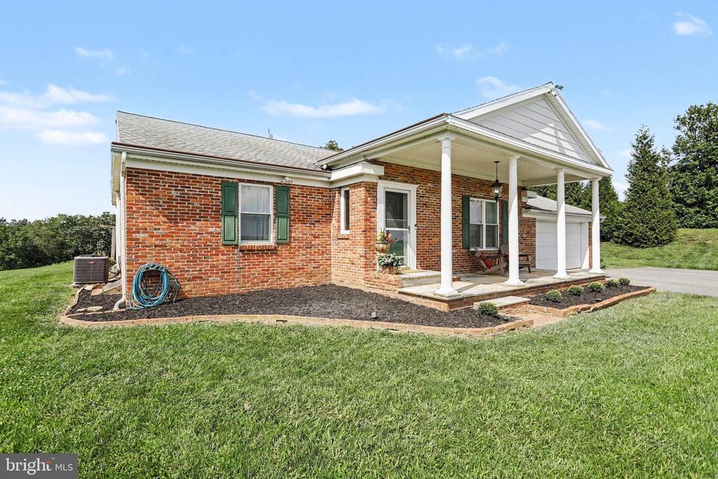 Image 4 of property listing at 9737 HIGH ROCK RD, Airville, PA 17302