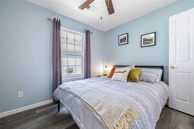 810 SE E Court, Bentonville, AR 72712