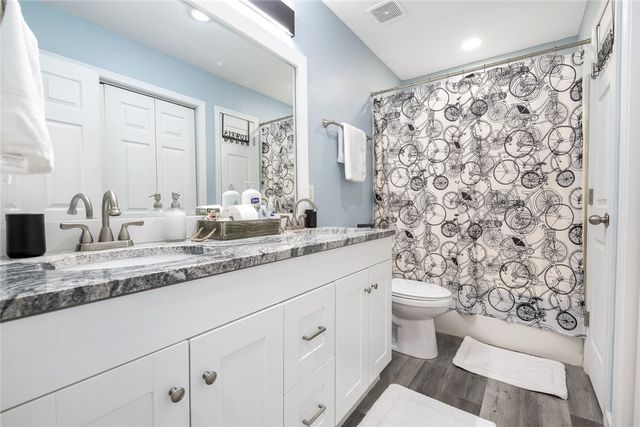 810 SE E Court, Bentonville, AR 72712