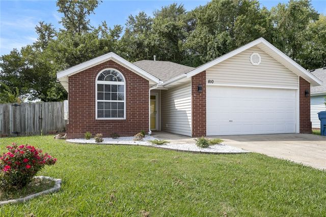 810 SE E Court, Bentonville, AR 72712