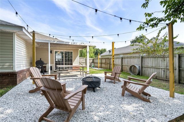 810 SE E Court, Bentonville, AR 72712