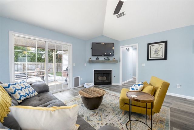 810 SE E Court, Bentonville, AR 72712