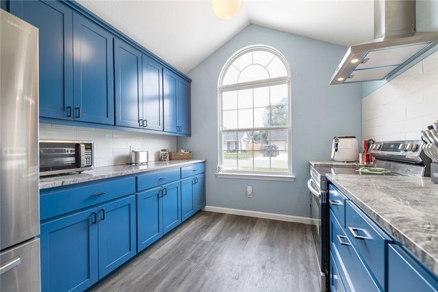 810 SE E Court, Bentonville, AR 72712