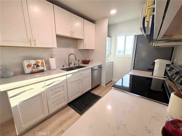 555 S La Veta Park 234, Orange, CA 92868