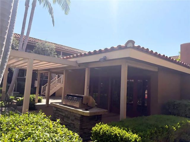 555 S La Veta Park 234, Orange, CA 92868